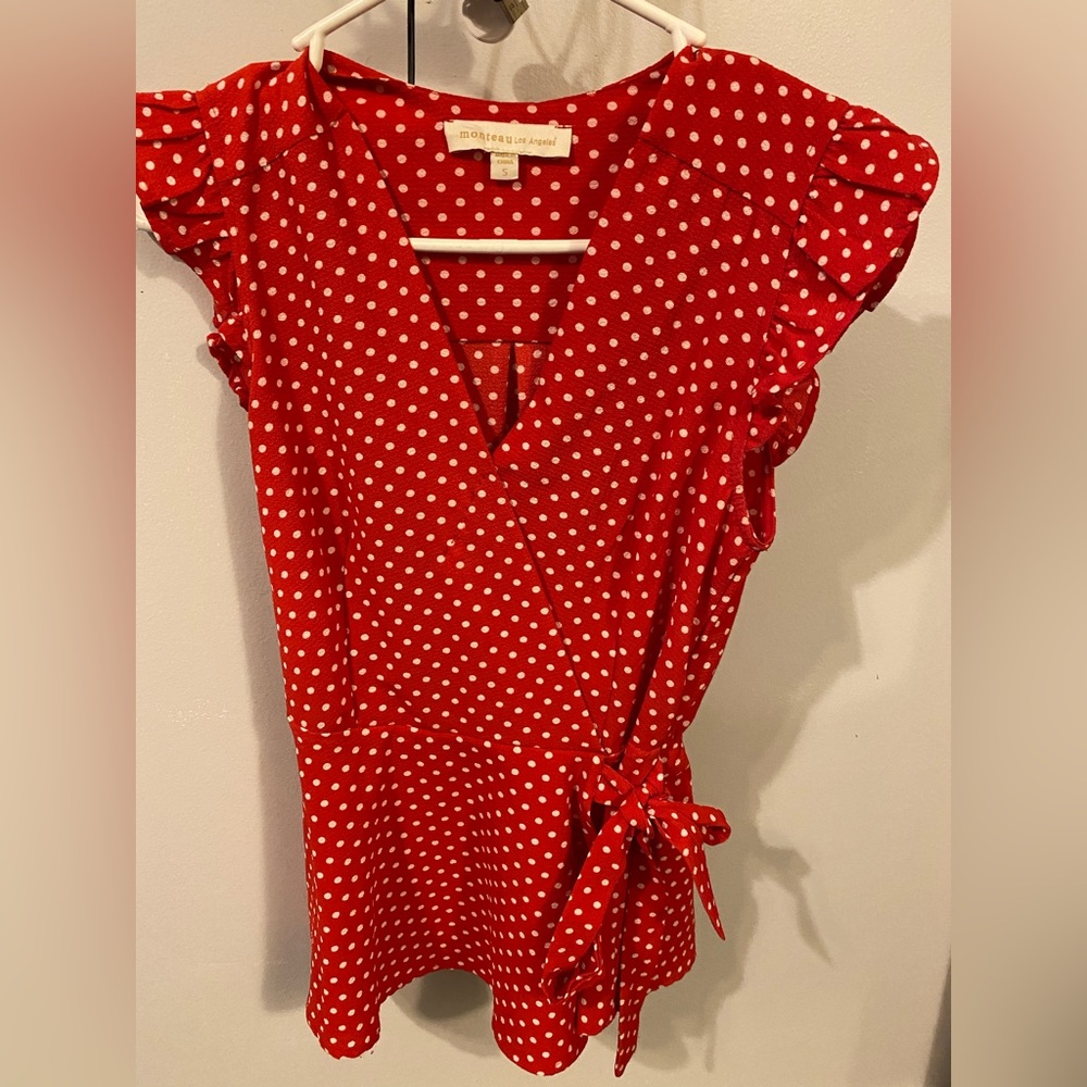 Red/white shirt